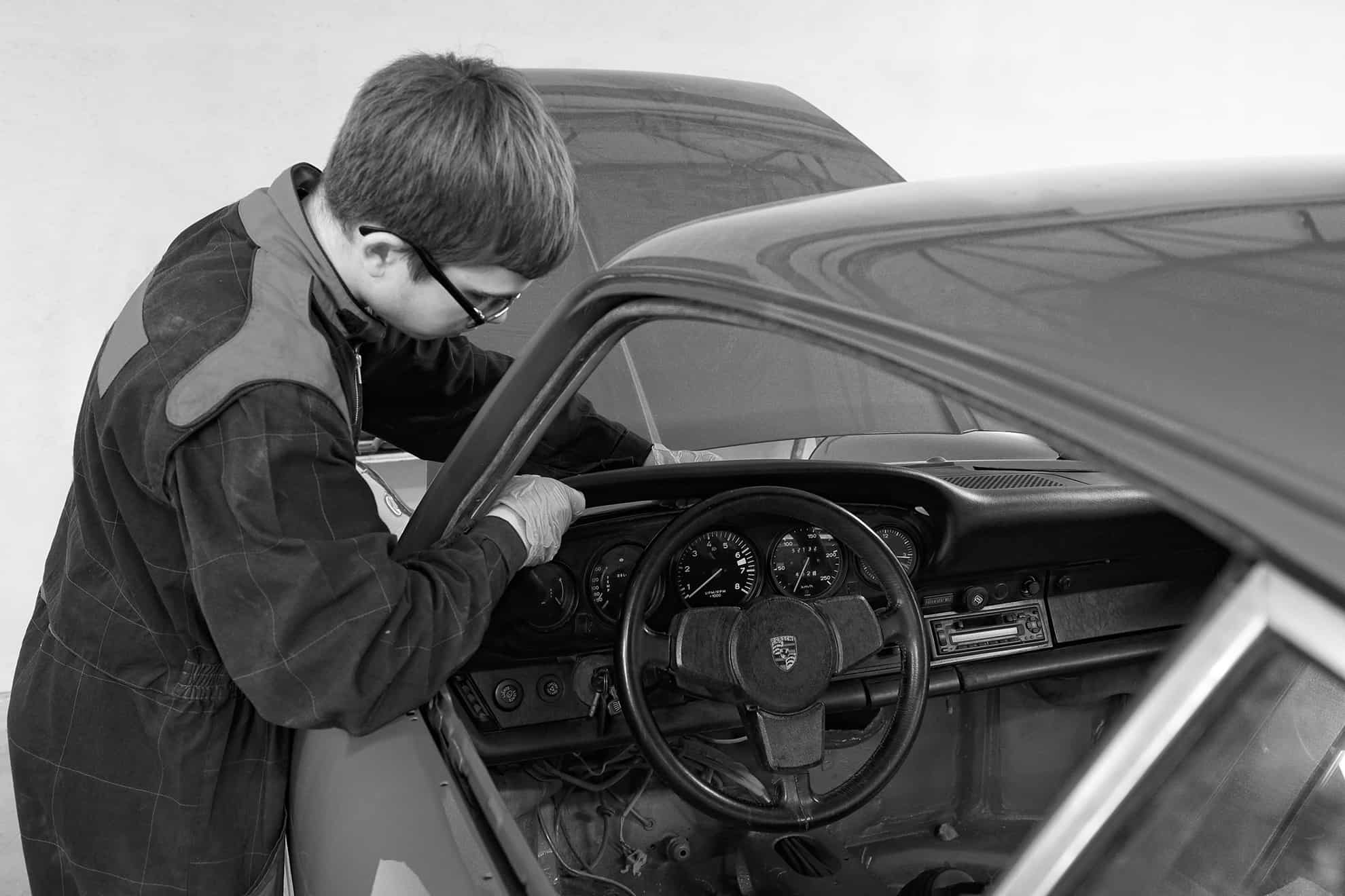 Porsche en atelier chez MP Rezeau