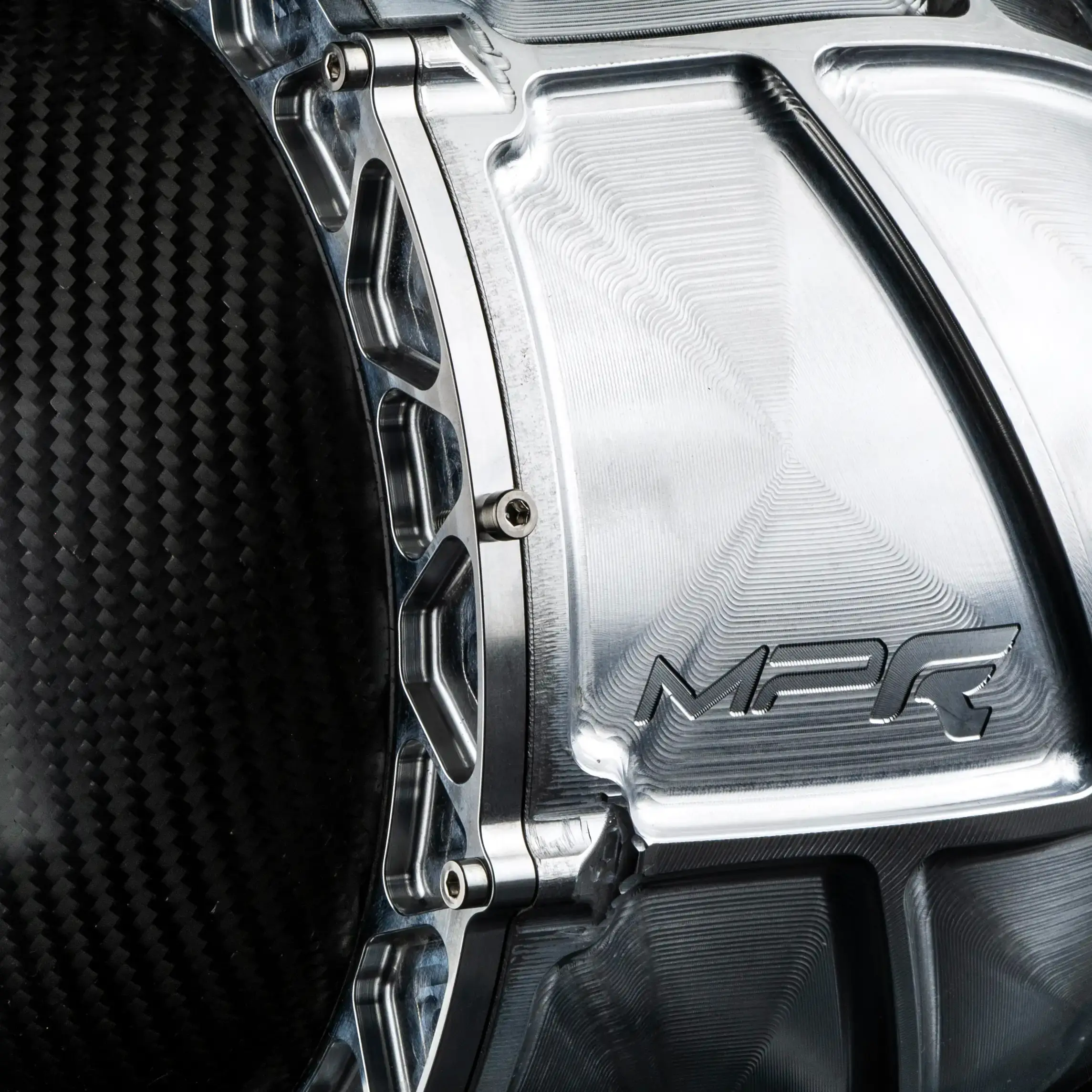 Boîte à air performance MP-R montée sur le moteur d’une Alpine A110