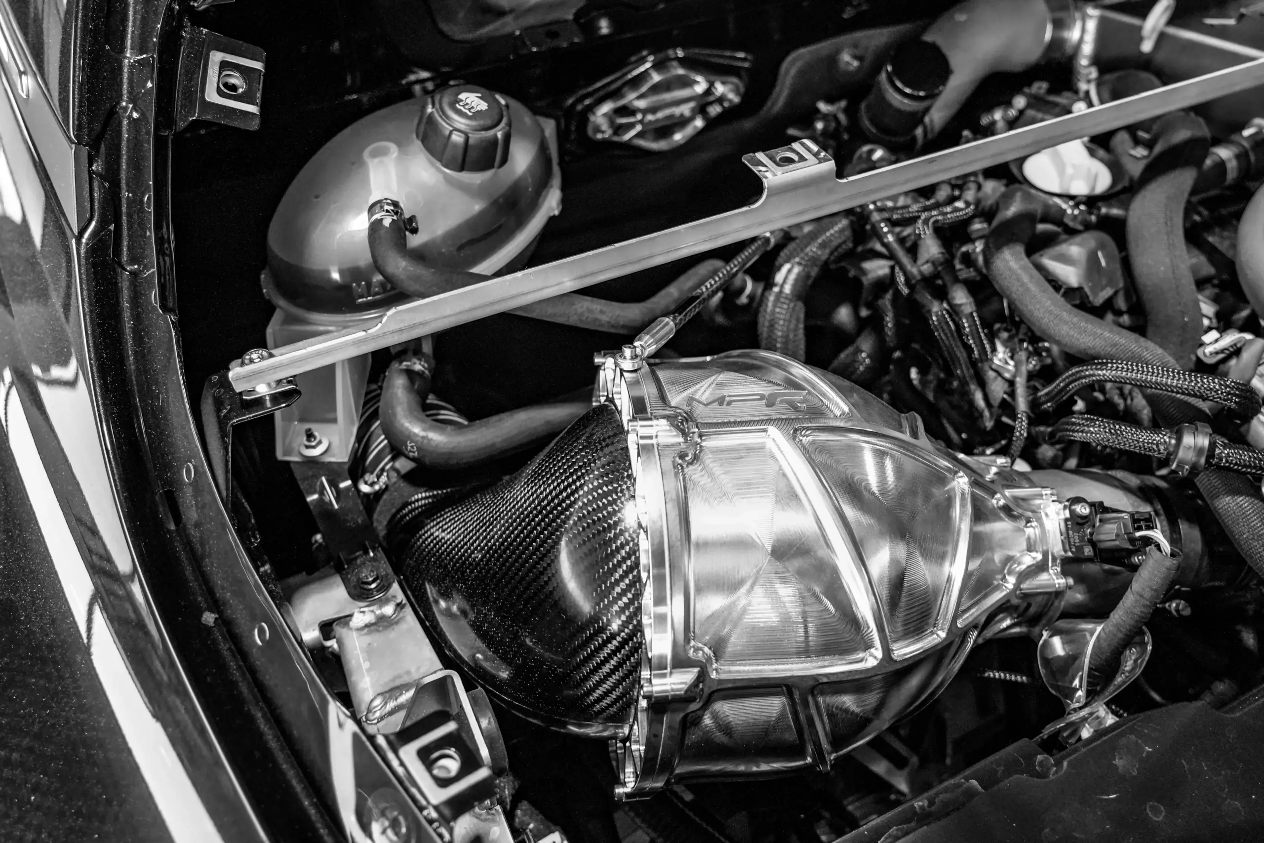 boîte à air MP-R installée dans le compartiment moteur d’une Alpine A110