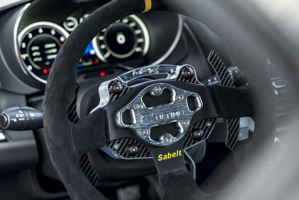 Volant Sabelt et instrumentation de l’Alpine A110 R Ultime MPR