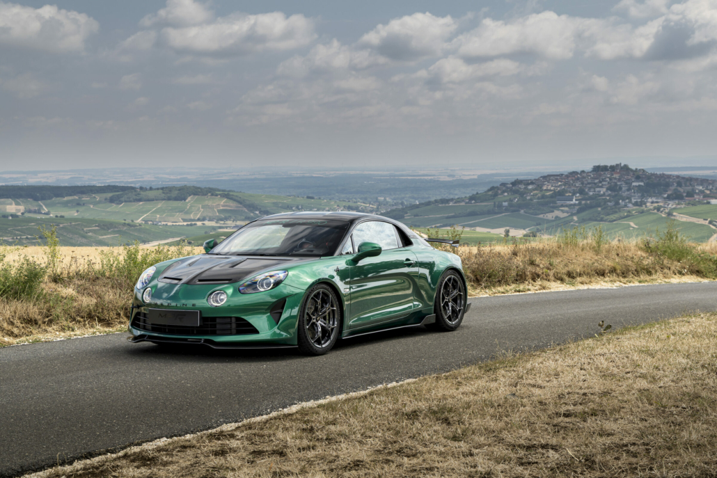 Alpine MPR 990, trois quarts avant face au paysage