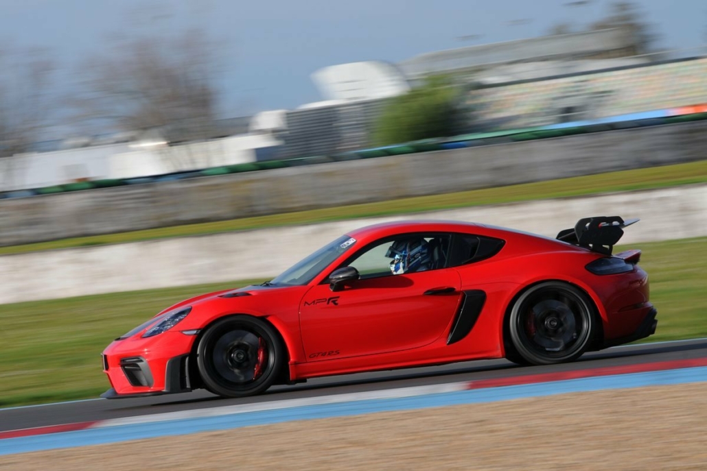Porsche 718 Cayman GT4 RS MPR en piste à Magny-Cours