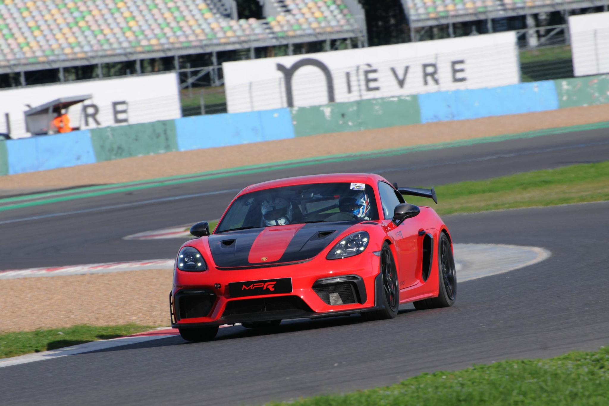 Porsche 718 Cayman GT4 RS MPR en piste à Magny-Cours