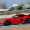 Porsche 718 Cayman GT4 RS MPR en appui dans un virage de Magny-Cours